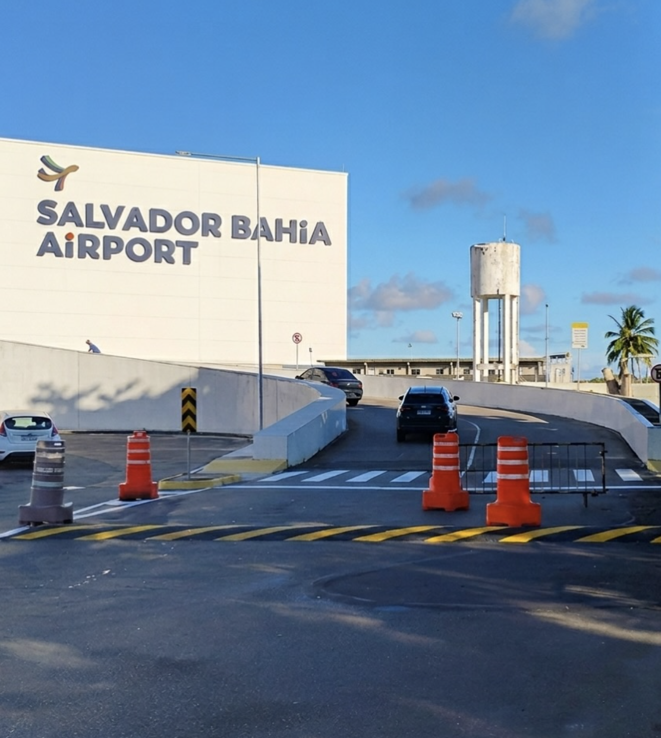 Obra de pavimentação asfáltica realizada no Aeroporto de Salvador